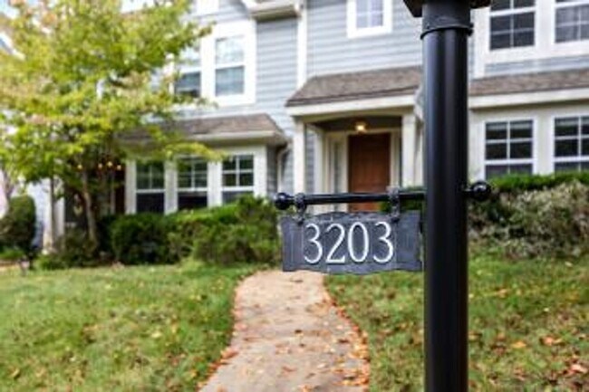 Foto del edificio - 3203 Gateway Cir