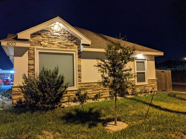 Foto del edificio - 4012 Whitewing Ave