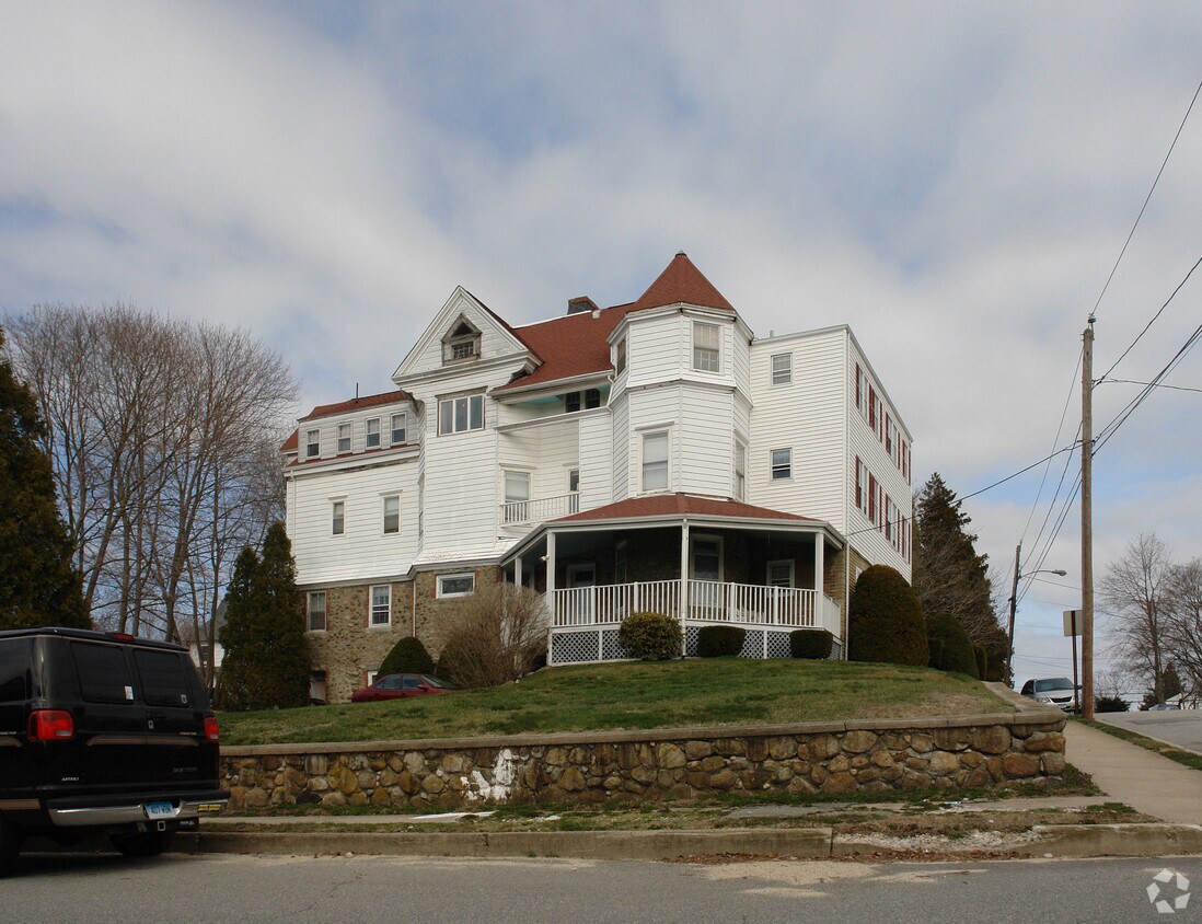 Primary Photo - Apartments near water in New London