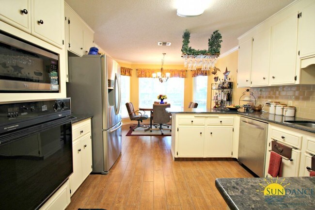 Building Photo - Beautiful 4 Bedroom Kenwood Home