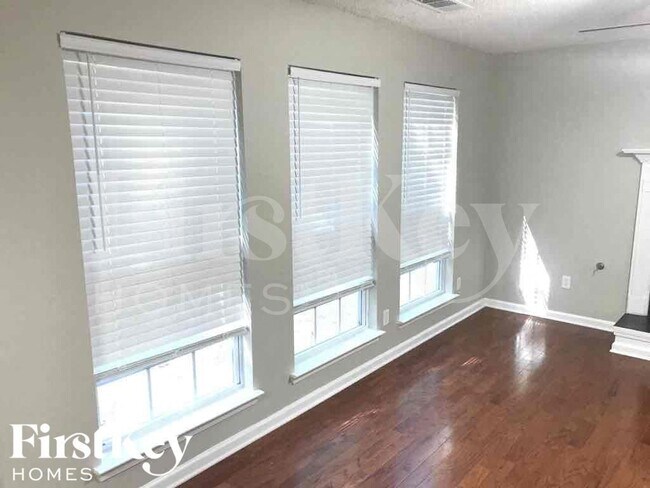 Foto del edificio - 338 Breeze Mdw