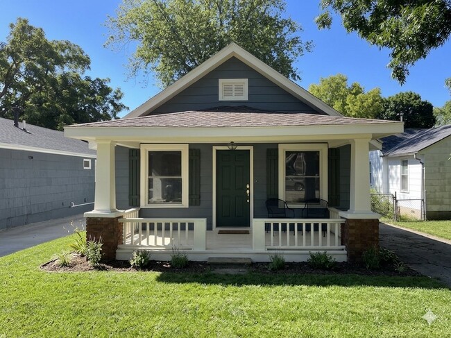 Building Photo - 305 E 79th Terrace