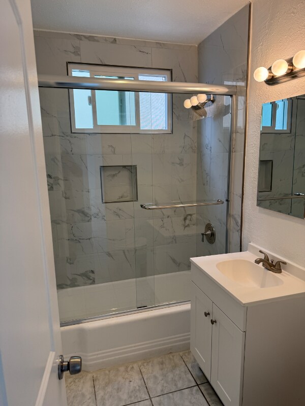 Foto principal - 8729 Lyndora St