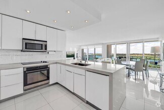 Building Photo - 100 Bayview Dr
