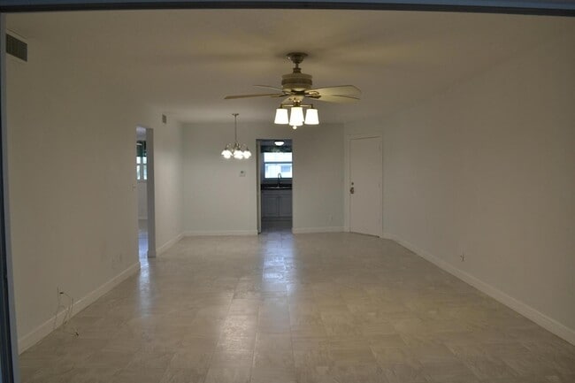Foto del edificio - 124 Shore Ct