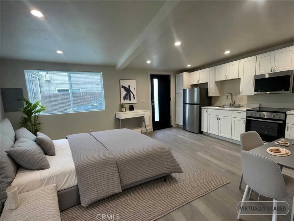 Foto principal - 5014 1/2 Kester Ave-5014