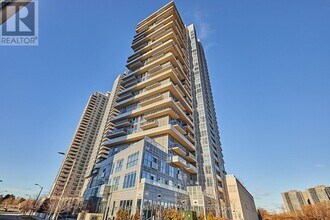 Building Photo - 225 Village Green Square