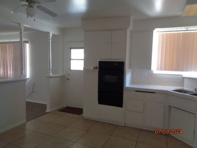 Building Photo - Clean One Story with 1219 sq. ft.