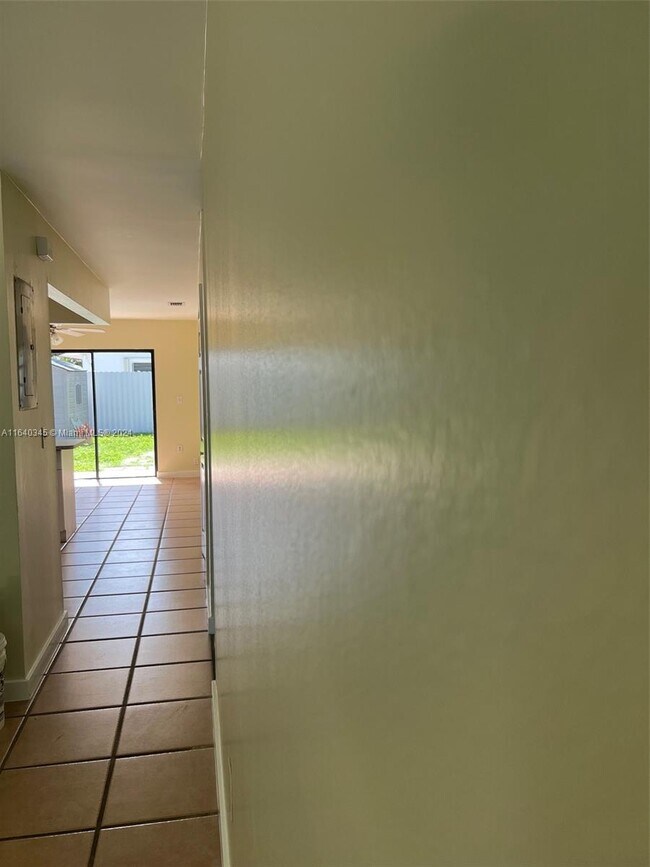 Foto del edificio - 1040 SW 82nd Ct