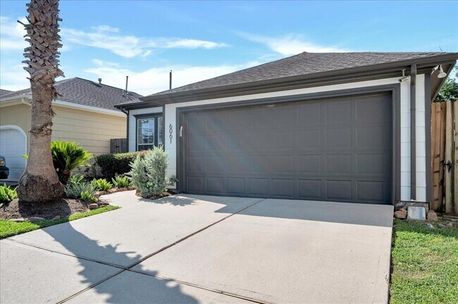 Foto del edificio - 6061 Yale St