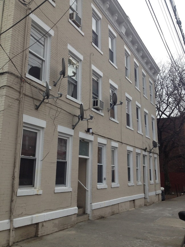 Building Photo - 146-148 3rd St