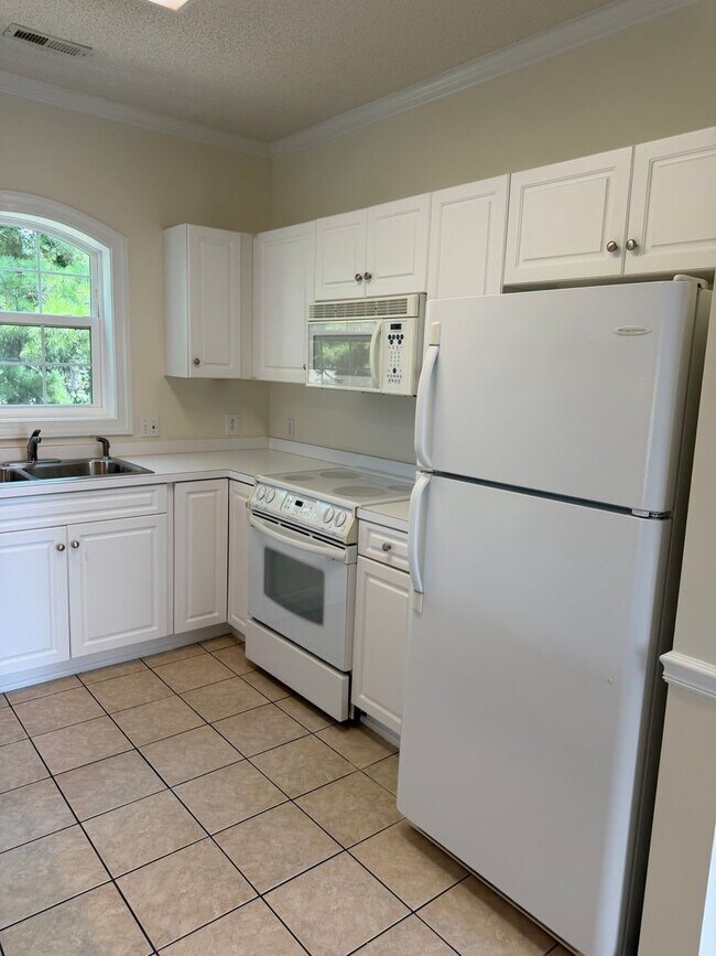 Building Photo - Spacious 3-Bedroom, 2-Bath Condo in Magnolia North at Myrtlewood with Golf Course Views!