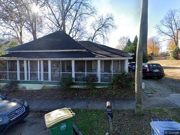 Primary Photo - 123 Easy St