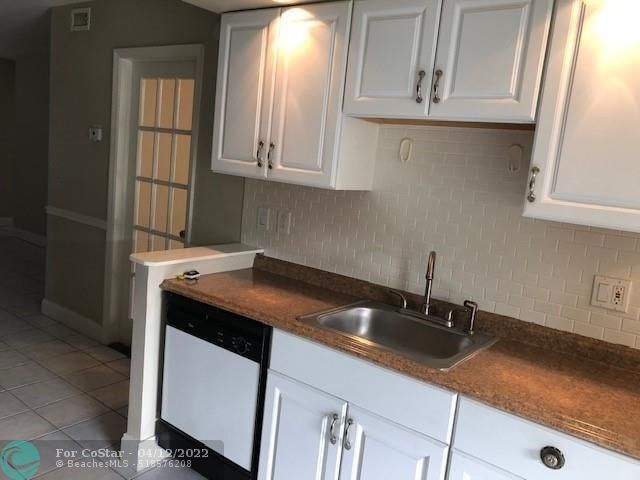 Foto del edificio - 7600 NW 4th Pl