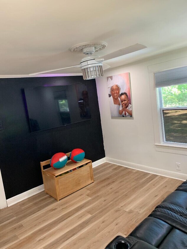 living room (main entrance) - 164 Bynum Ave