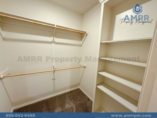 Building Photo - Rare CORNER Lot 3 Bedroom Townhome