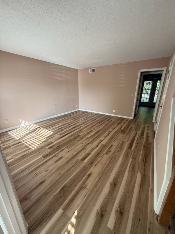 Building Photo - 131 Shady Tree Dr