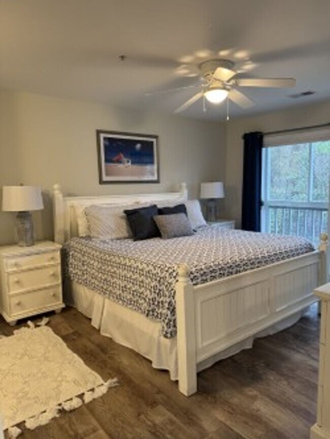 Foto del edificio - FULLY FURNISHED 1 BEDROOM NOW AVAILABLE