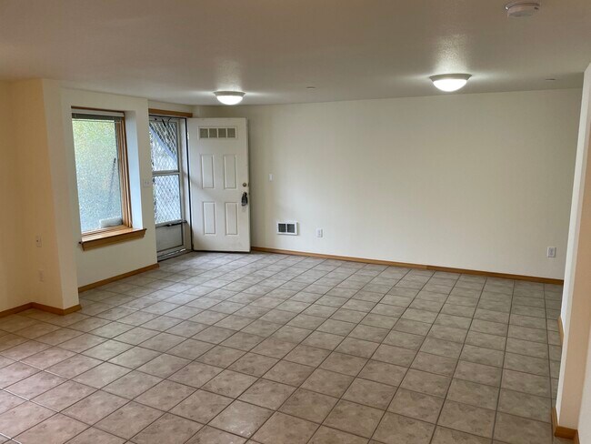 View of main living area towards the front door - 2171 NE Multnomah St