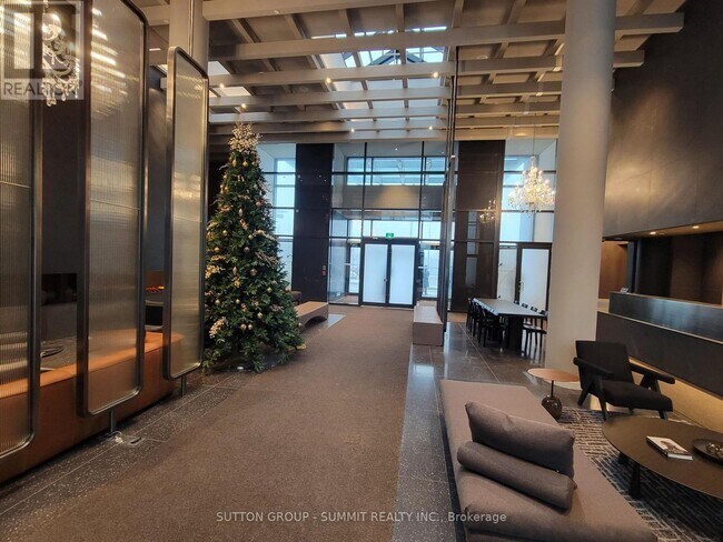 Photo du bâtiment - 8 Interchange Wy