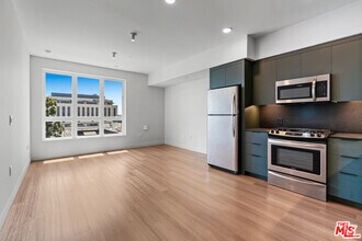 Building Photo - 10601 Washington Blvd