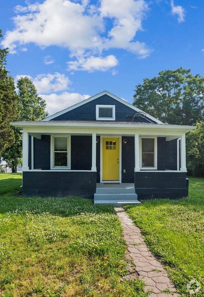 Building Photo - 407 Woodbury Ave