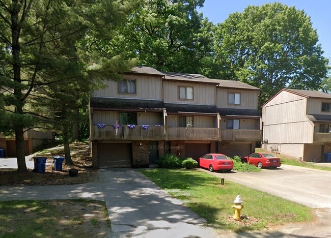 Middle unit - 624 Portage Lakes Dr