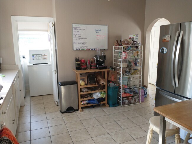 Kitchen - 40 Stone Ave