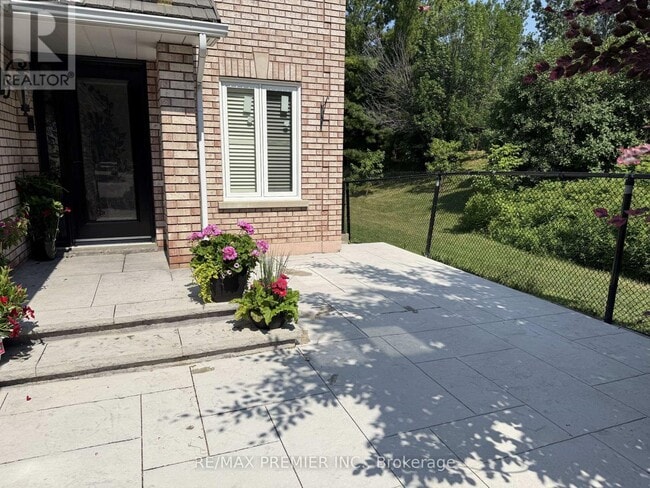 Building Photo - 54 Castlepoint Dr