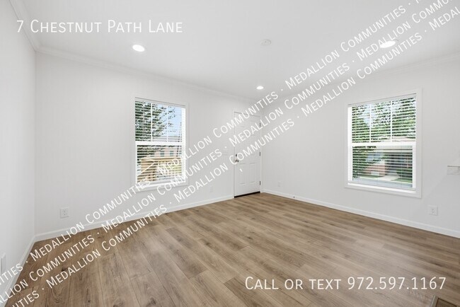 Foto del edificio - 7 Chestnut Path Ln
