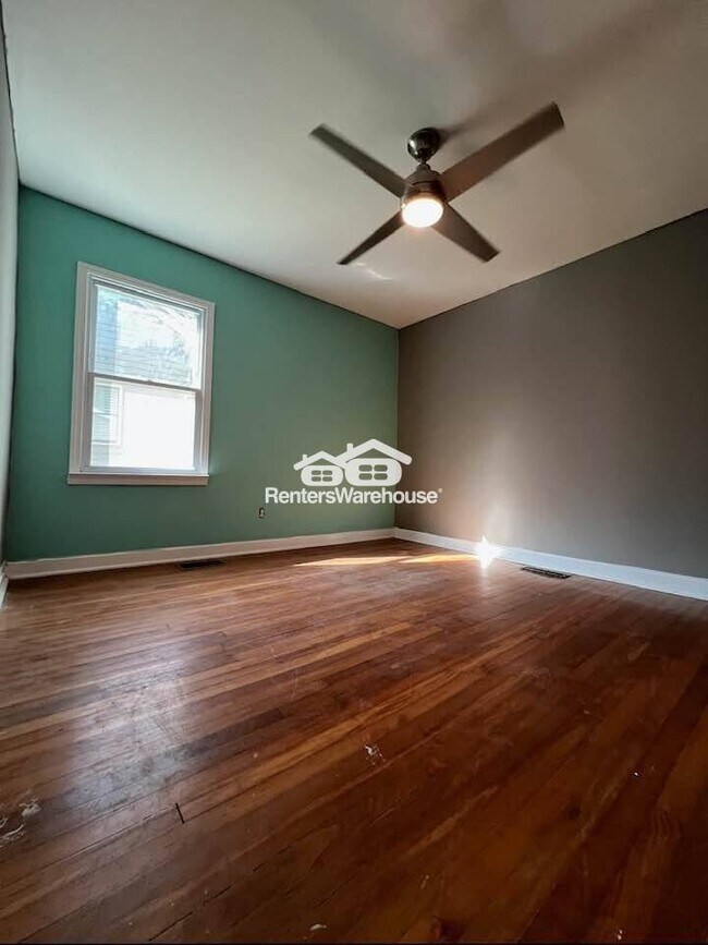 Building Photo - 1704 Belle Isle Cir NE
