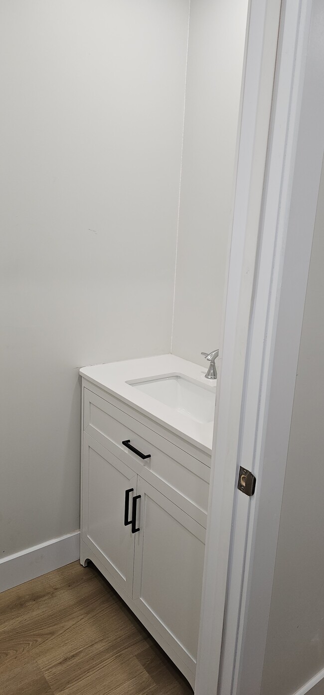 Building Photo - 877 Marion Av