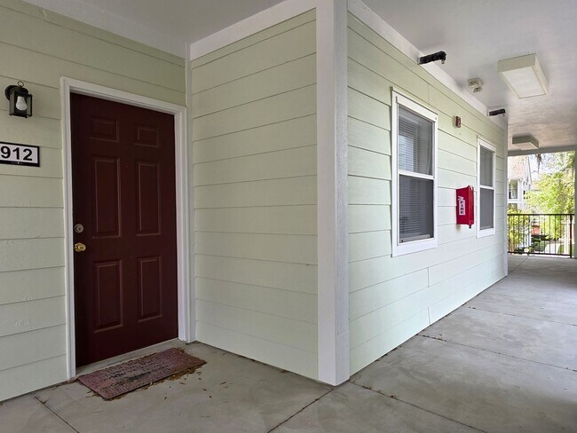 Foto del edificio - One Bedroom One Bathroom condominium second floor