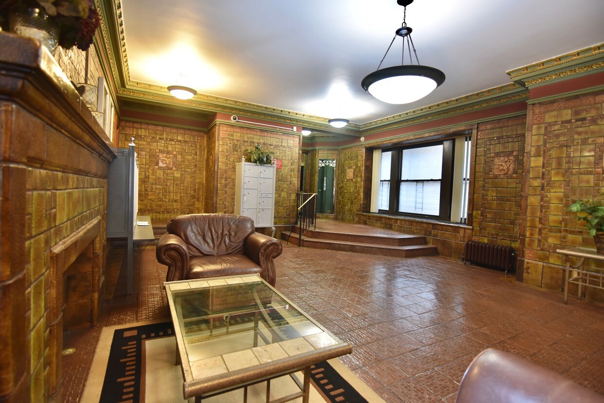 Primary Photo - 3647 Broadway