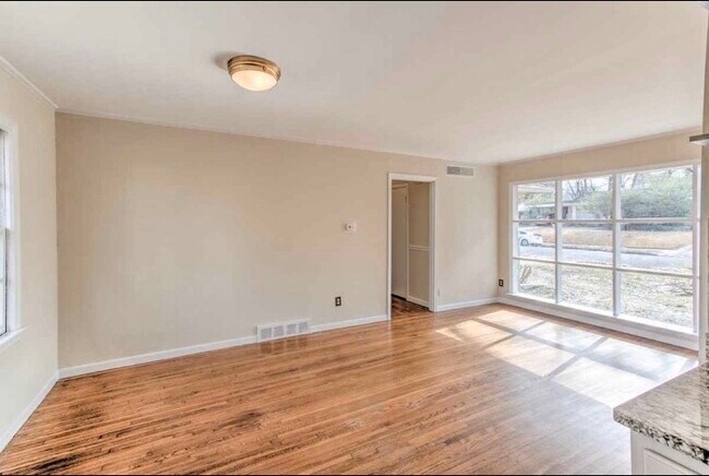 Building Photo - 5030 Alrose Ave