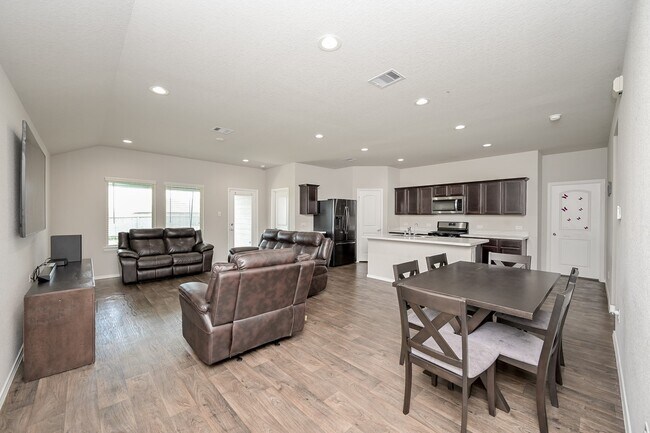 Building Photo - 20819 Medford Landing Ln