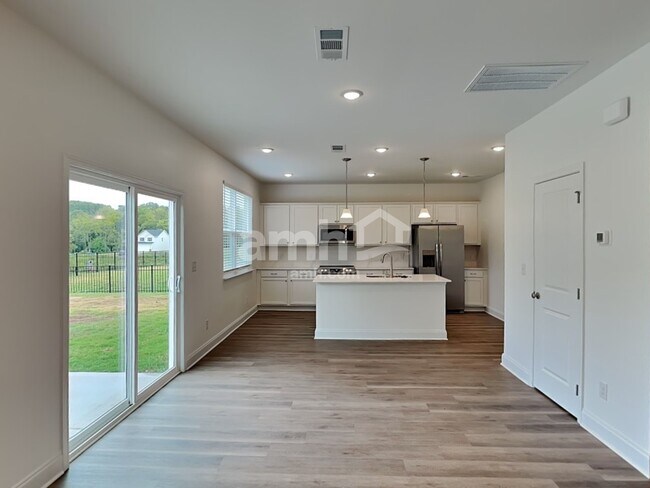 Foto del edificio - 304 Sharpe Ct