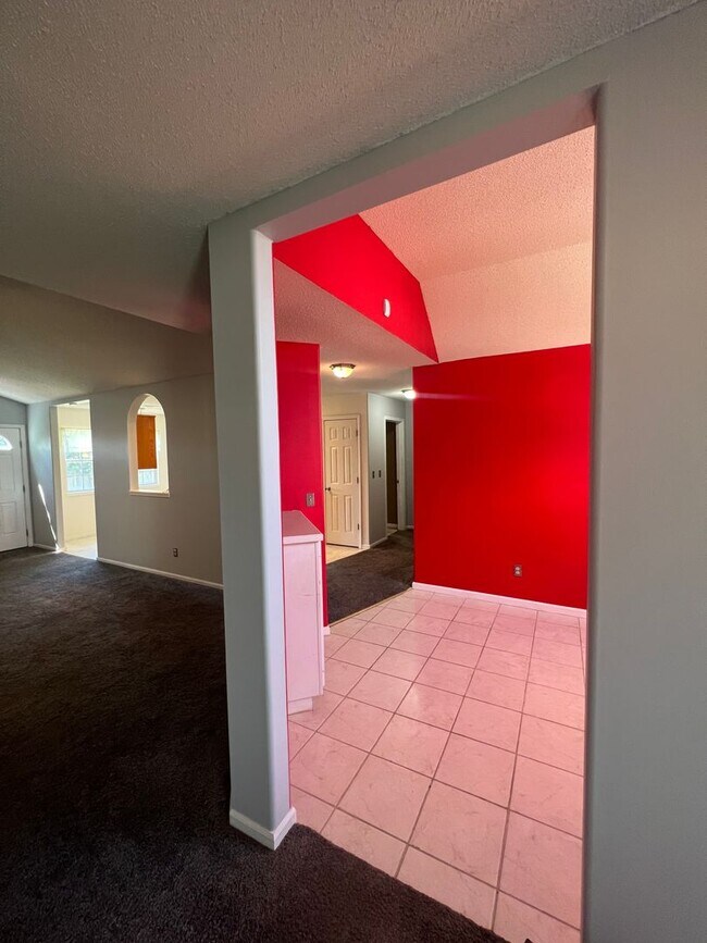 Foto del edificio - 3 bedroom, 2 bathroom single family home