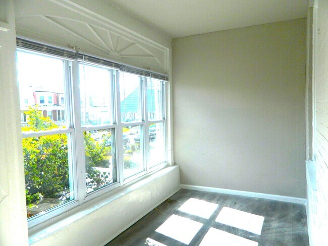 Building Photo - Stunning 4 Bedroom just outside of Delawar...