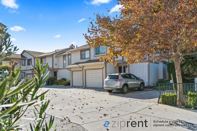 Building Photo - 2 br, 2.5 bath Townhome - 1494 Douglas St,...