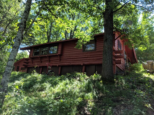 Una vista desde atrás hacia la bahía. - 15509 Turning Trl