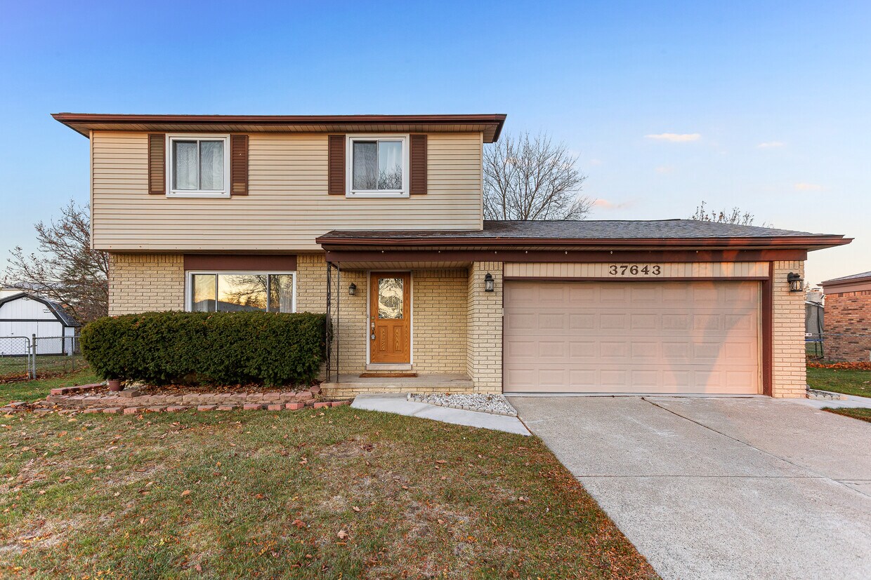 Primary Photo - 37643 Douglas Ct