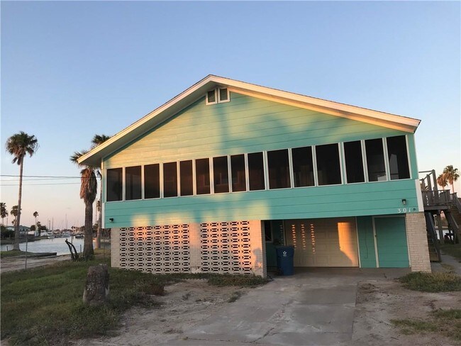 Building Photo - 301 Bayshore Dr