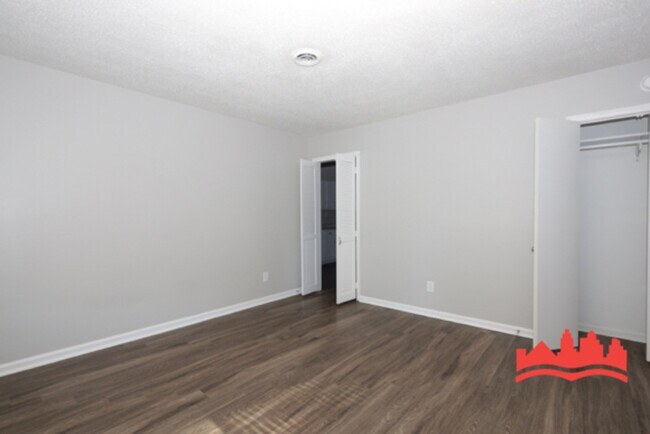 Building Photo - 4721 Bradford Dr