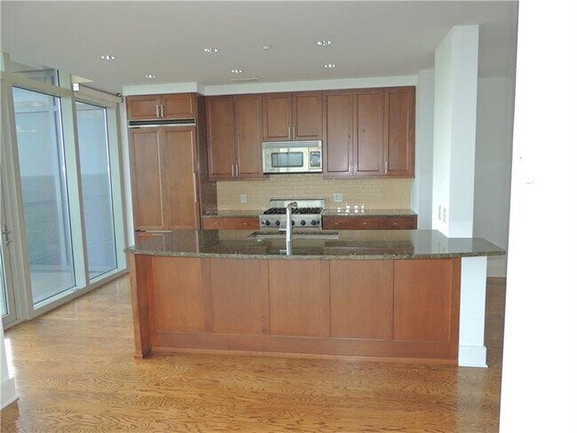 Building Photo - 3630 Peachtree Rd NE