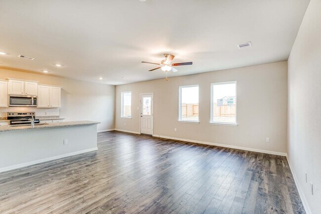 Foto del edificio - 8219 Blooming Meadow Ln