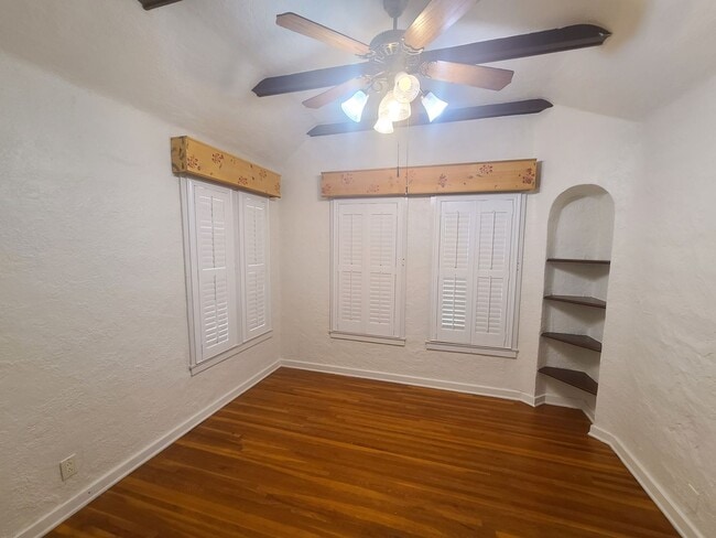 Building Photo - Home with All Utilities Included Now Available in Calexico!