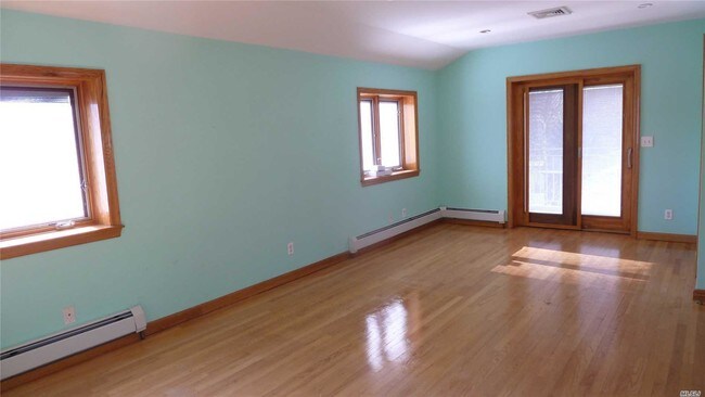 Building Photo - 4 bedroom in Bayside NY 11361