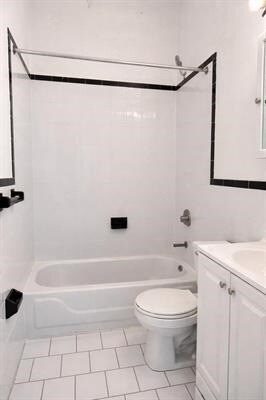 Foto del edificio - 163 Christopher Columbus Dr