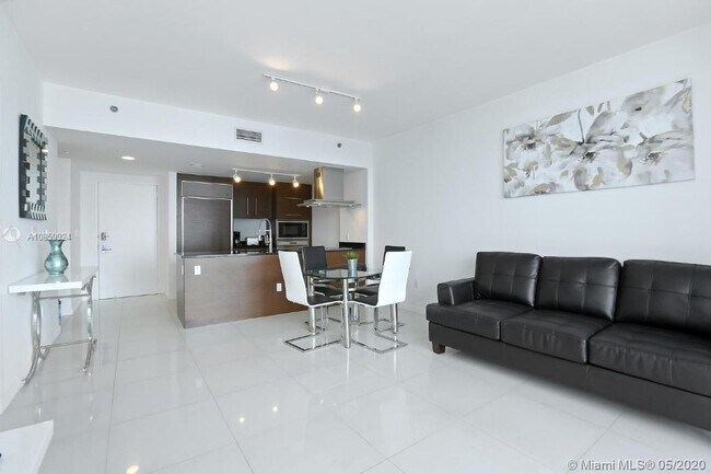 Building Photo - 485 Brickell Ave